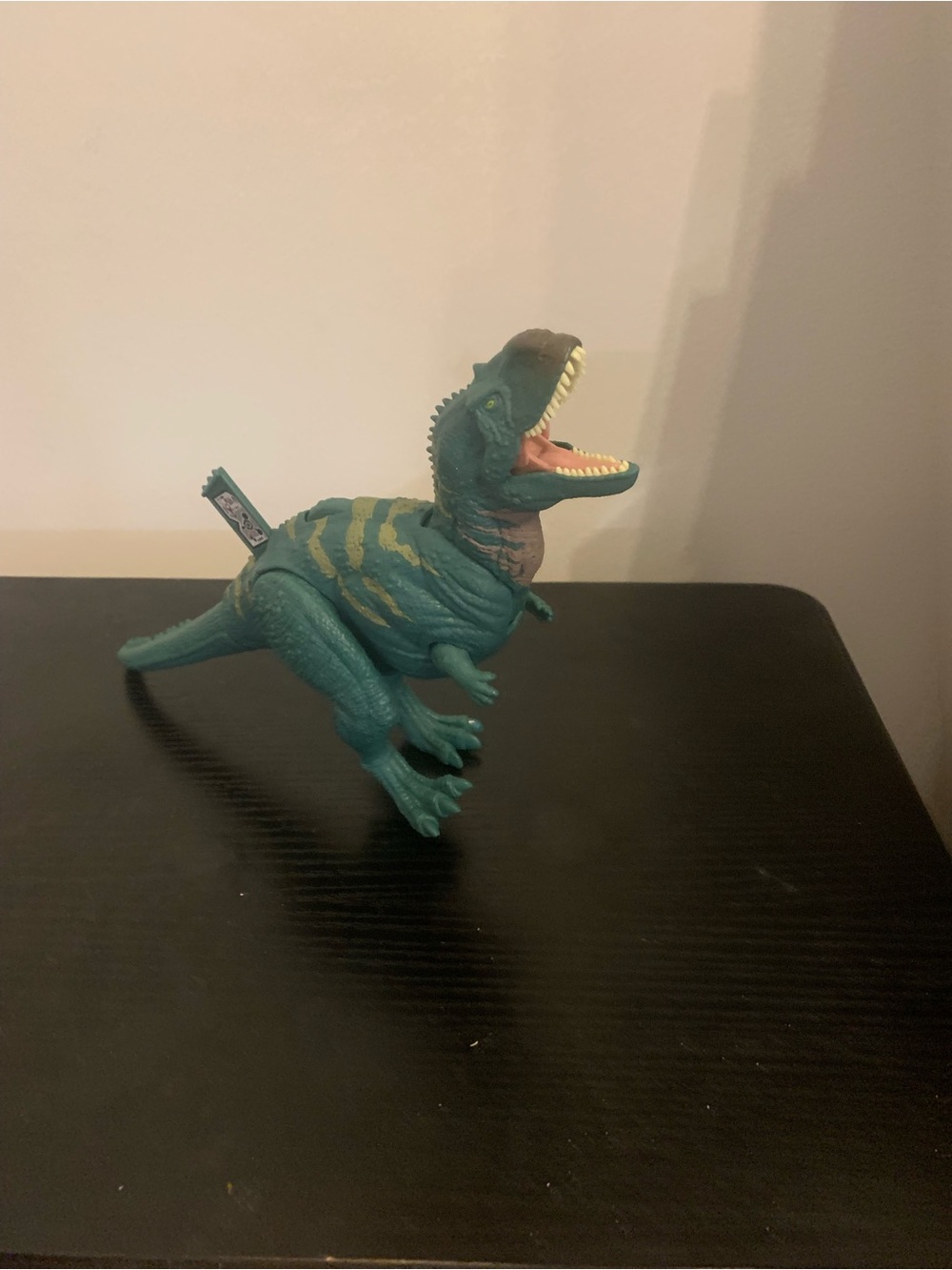 Jurassic park world wild roar Majungasarus action figure